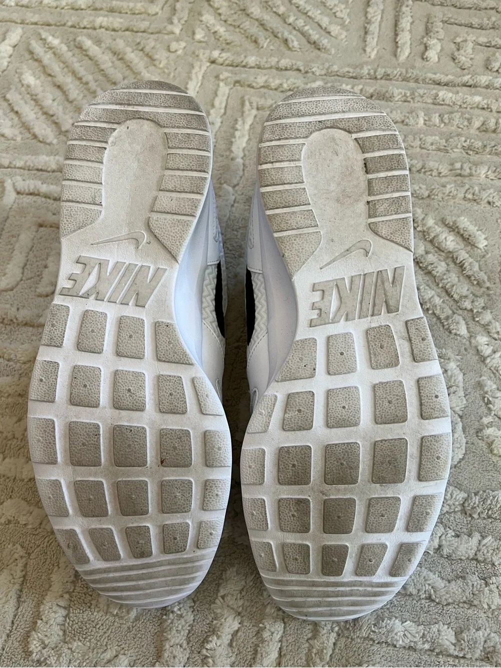 Nike Kaishi White Shoes with Black Swoosh Women’s Size 10.5 Sneakers